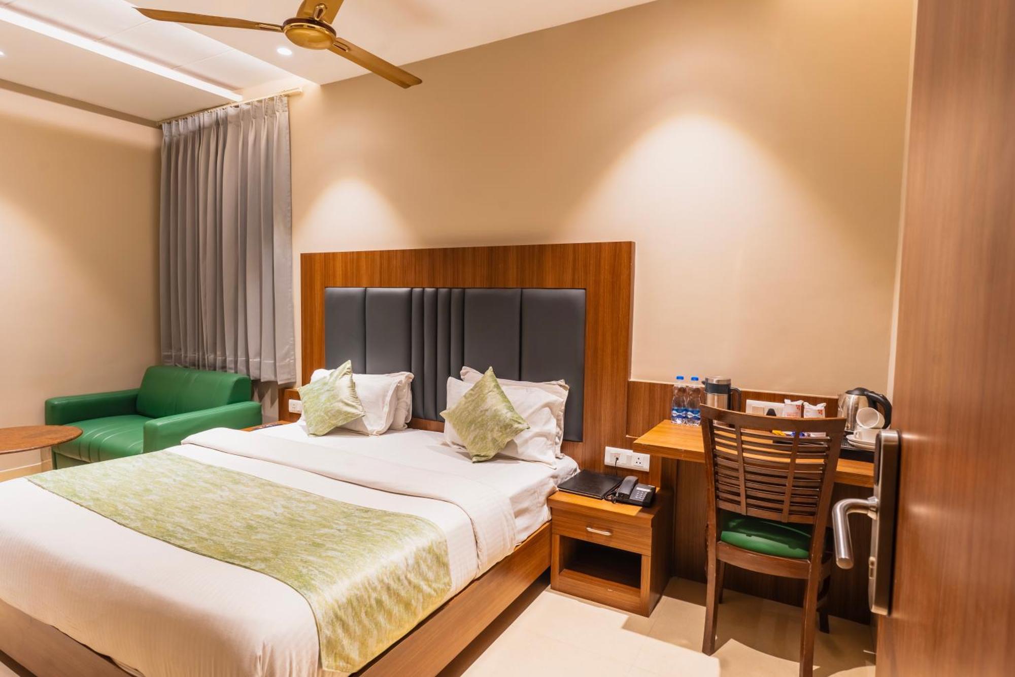 Hotel International 2 Min Walk From Bus Stand