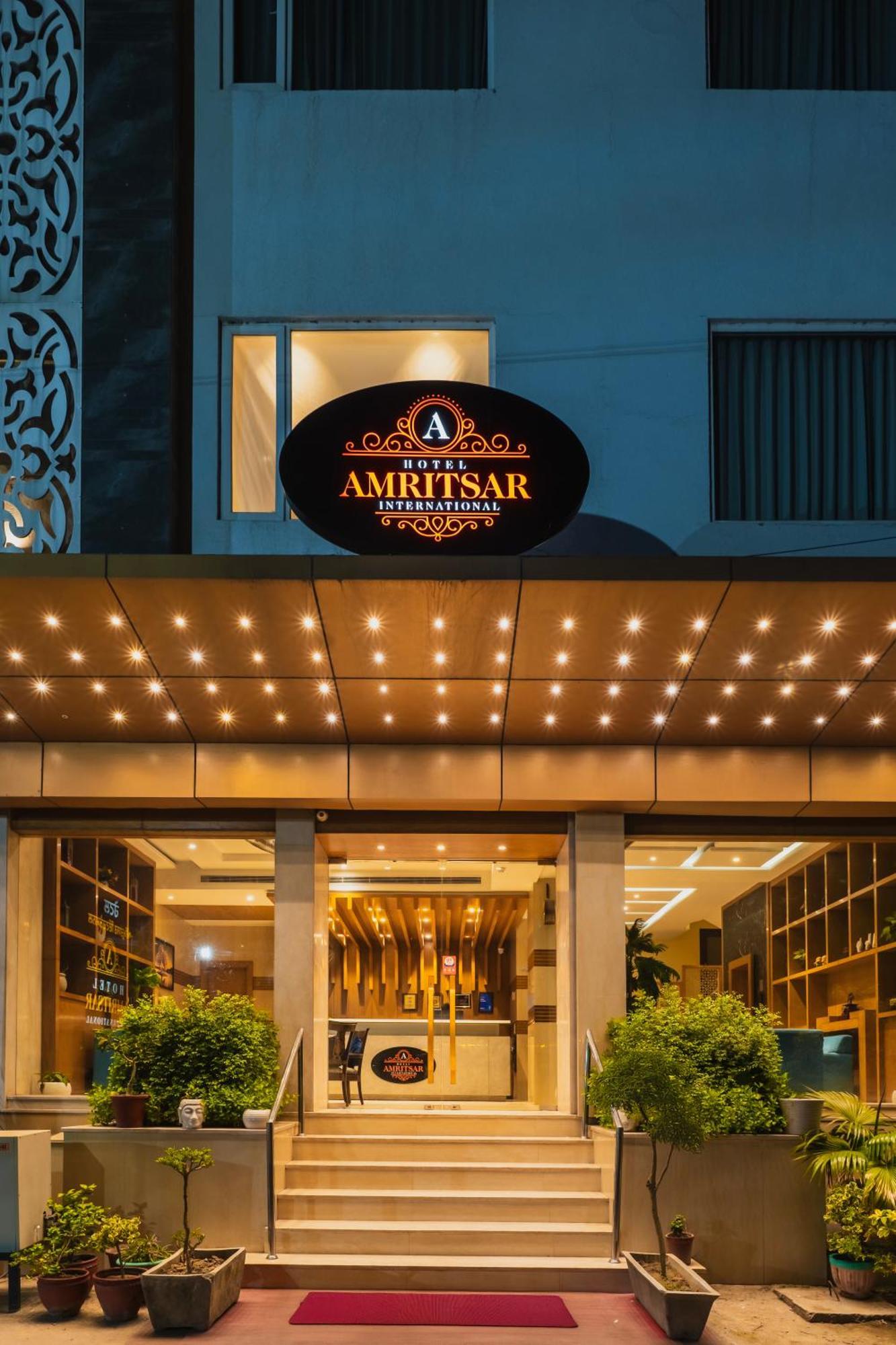 International 2 Min Walk From Bus Stand Hotel 3*