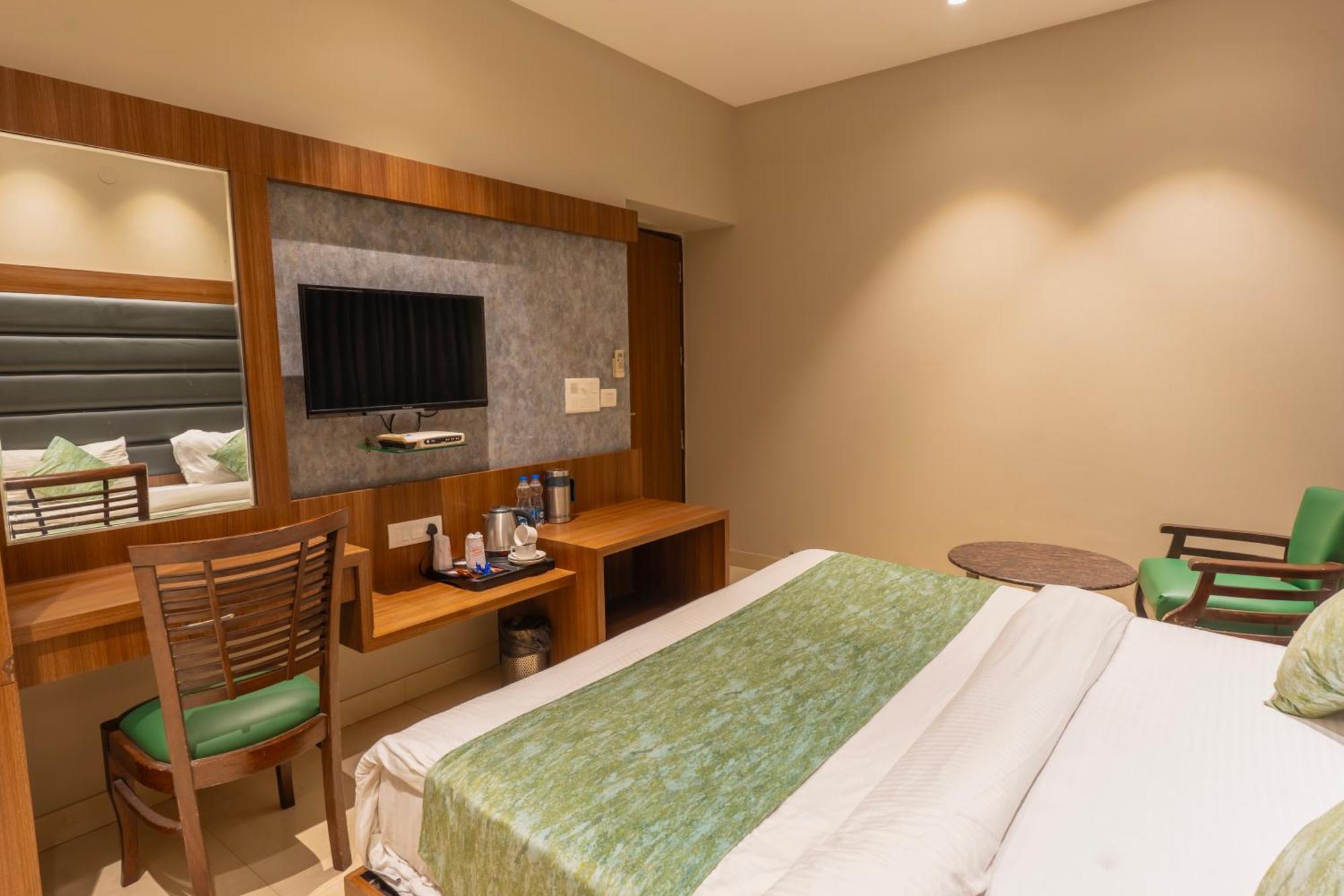 Hotel International 2 Min Walk From Bus Stand 3*