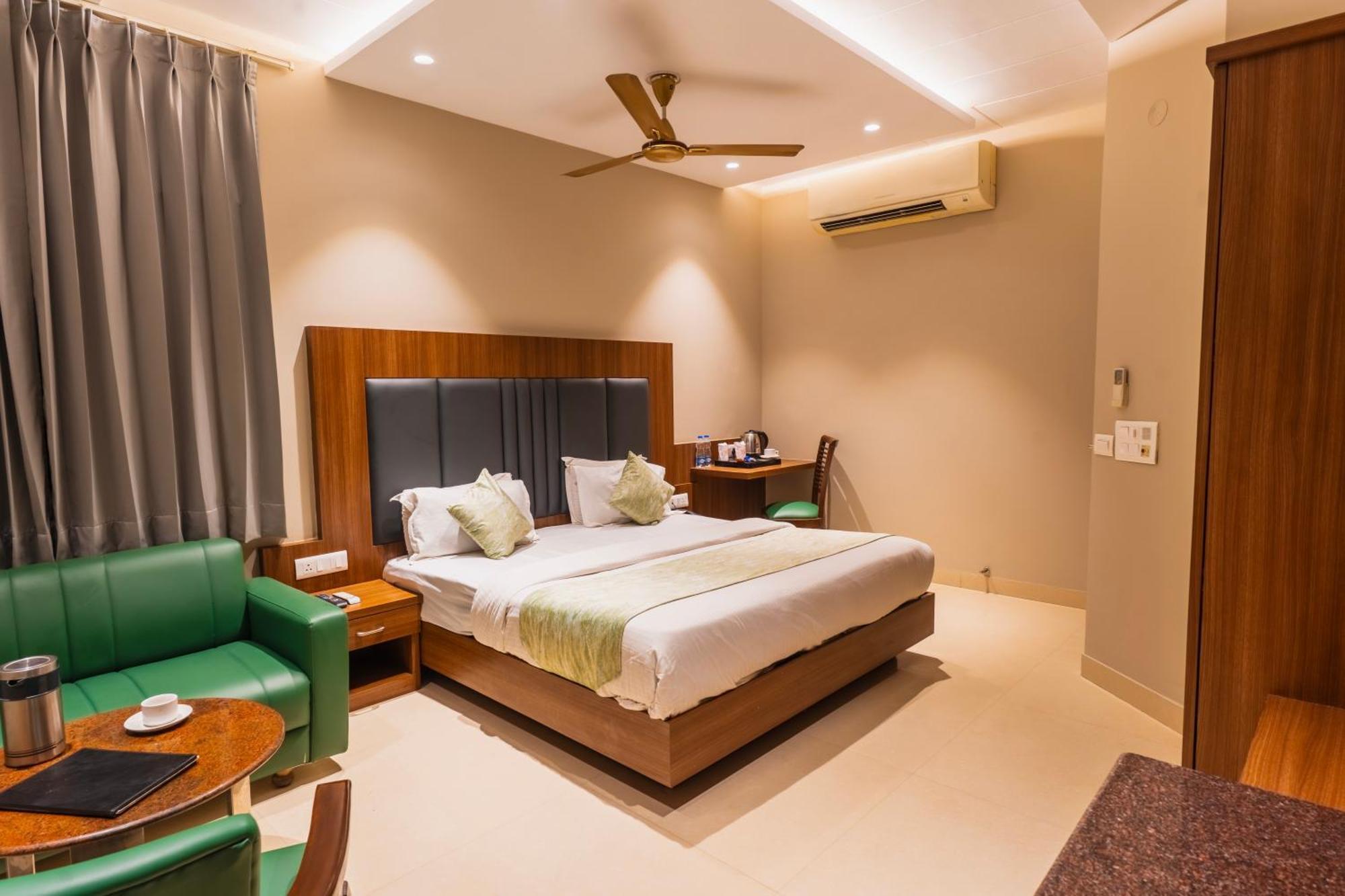 International 2 Min Walk From Bus Stand Amritsar