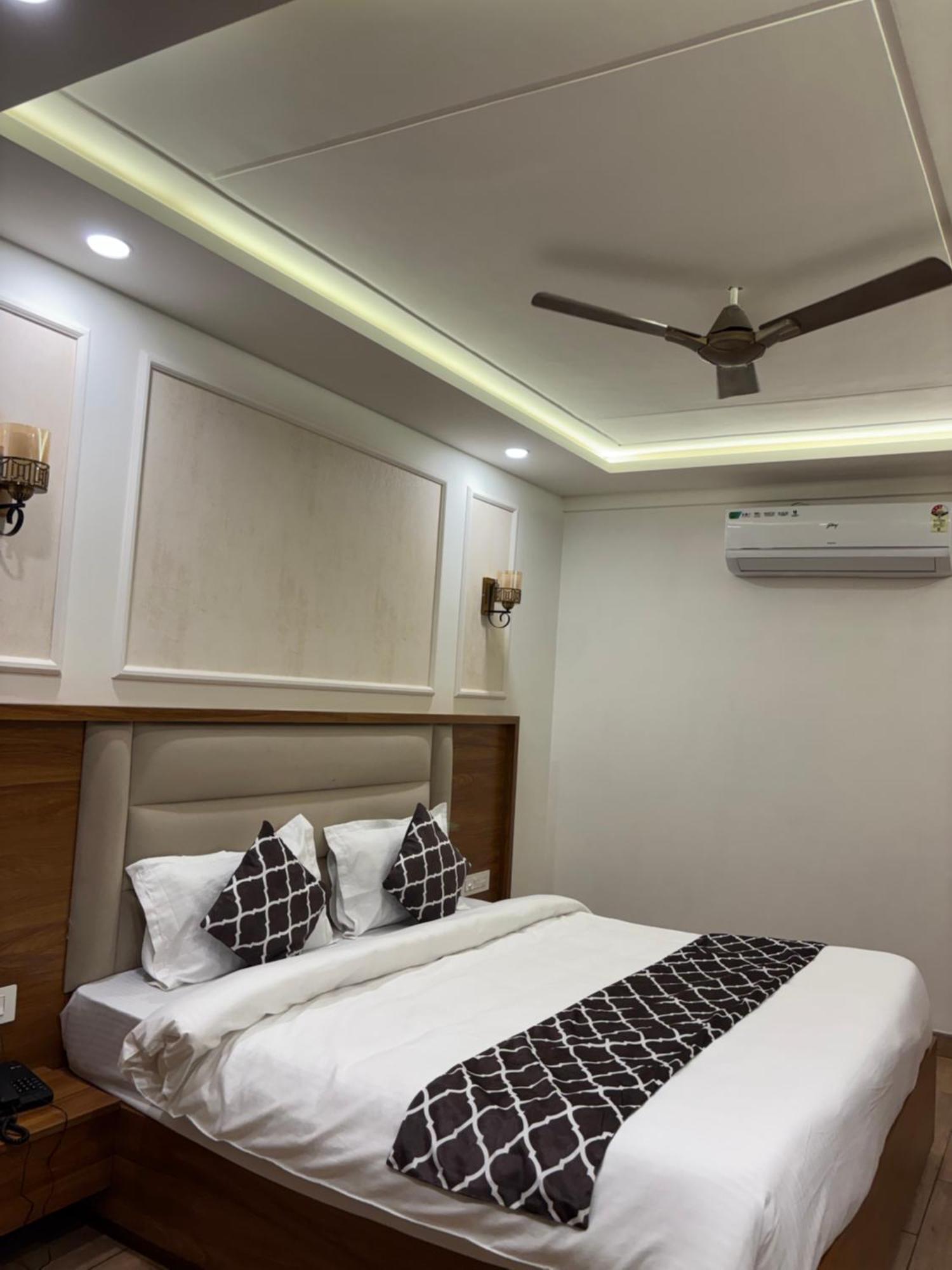 G R Residency Golden Temple Just 2 Mins Walking Distance From Hotel