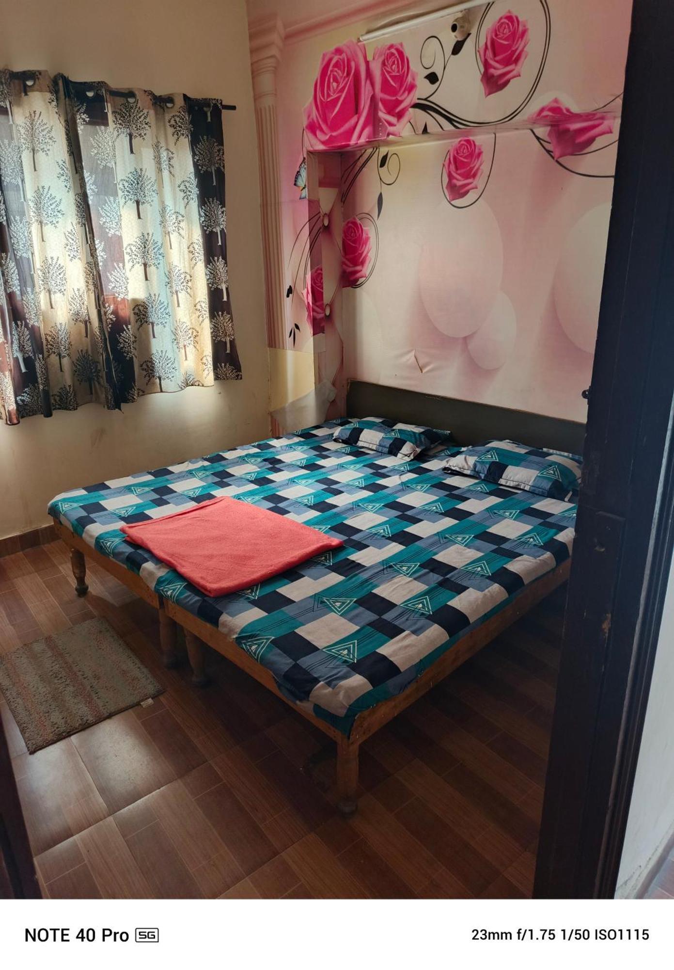 Mj Chawla Double Bed Attached Bathroom Homestay *