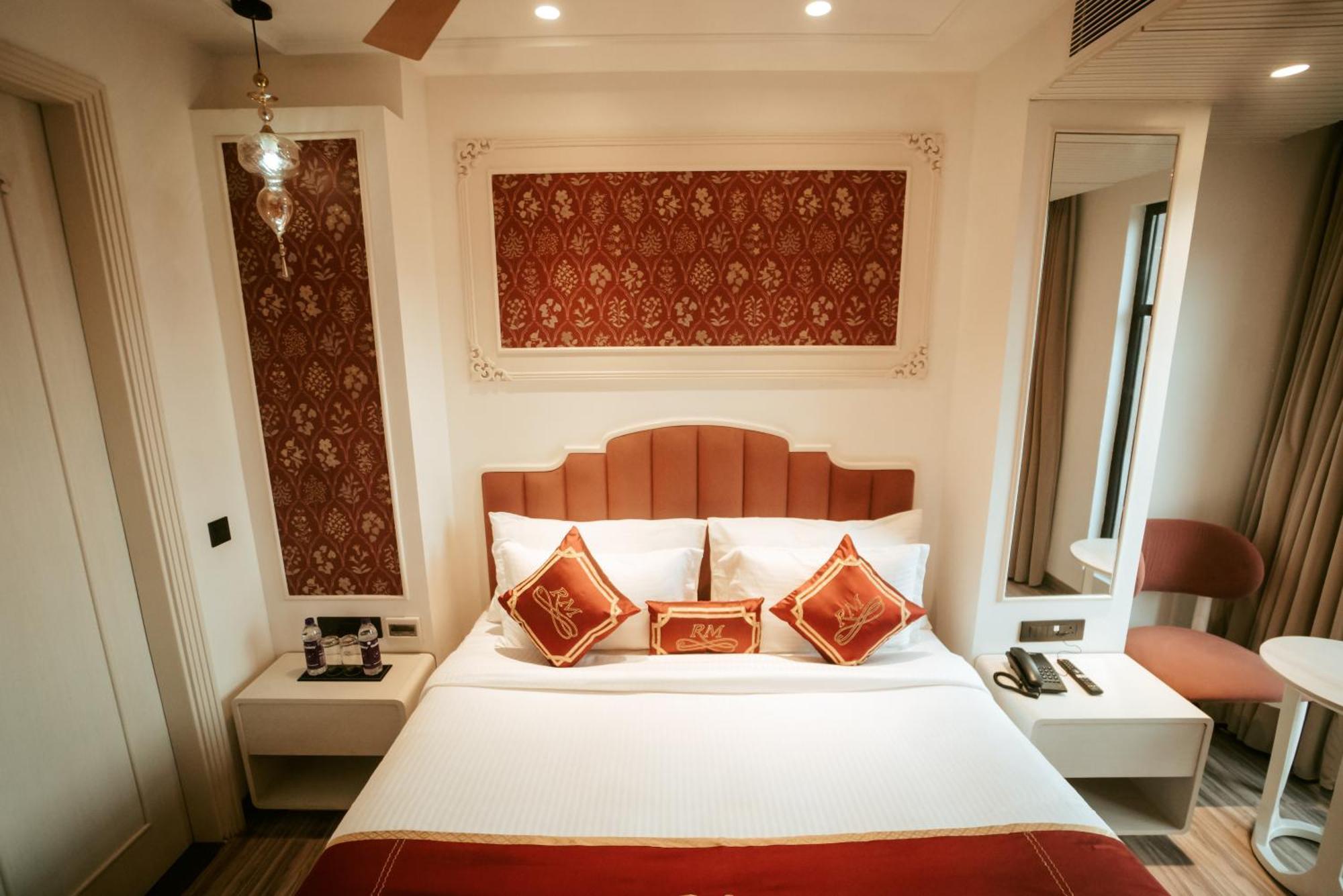 Hotel Stamps Red Martin By Eight Continents - 70 Steps From Golden Temple