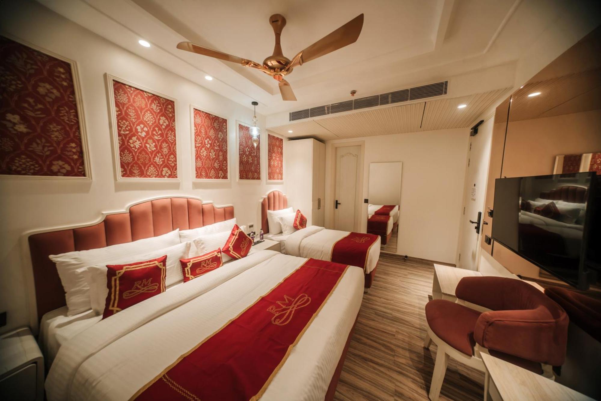 Hotel Stamps Red Martin By Eight Continents - 70 Steps From Golden Temple Amritsar