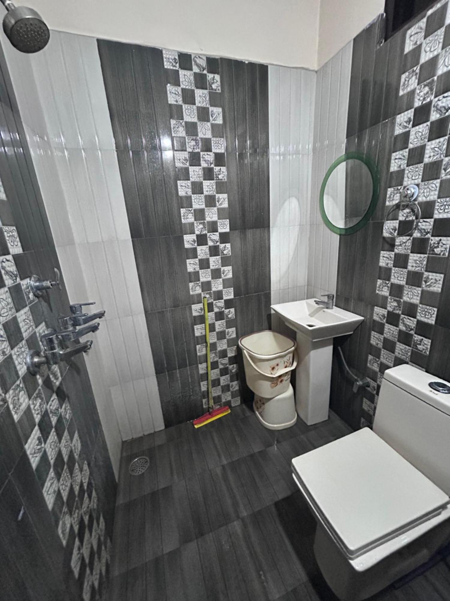 S4 Home Stay Hotel - Five Mint Walk From Golden Temple Bed & Breakfast