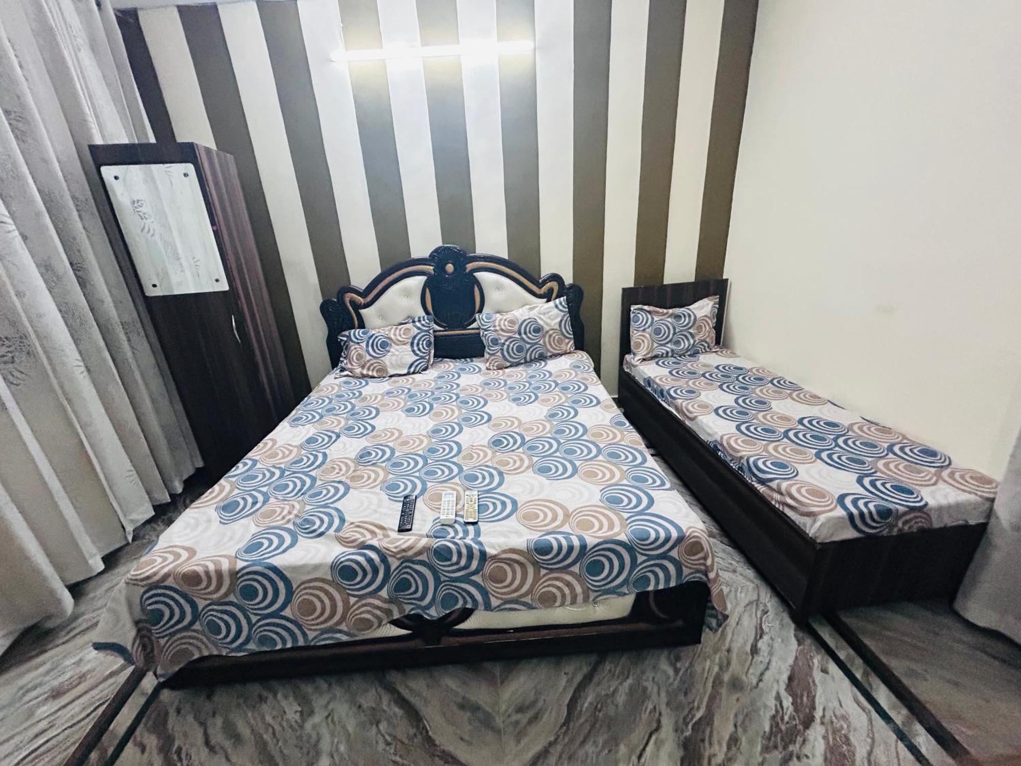 S4 Home Stay Hotel - Five Mint Walk From Golden Temple Amritsar