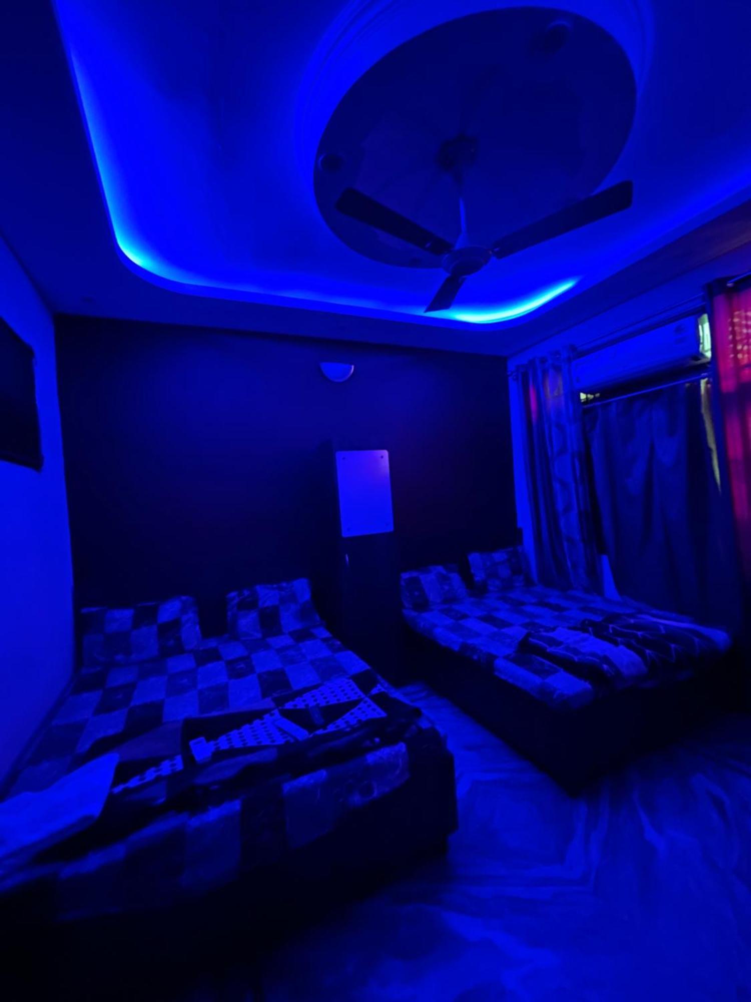 S4 Home Stay Hotel - Five Mint Walk From Golden Temple Bed & Breakfast