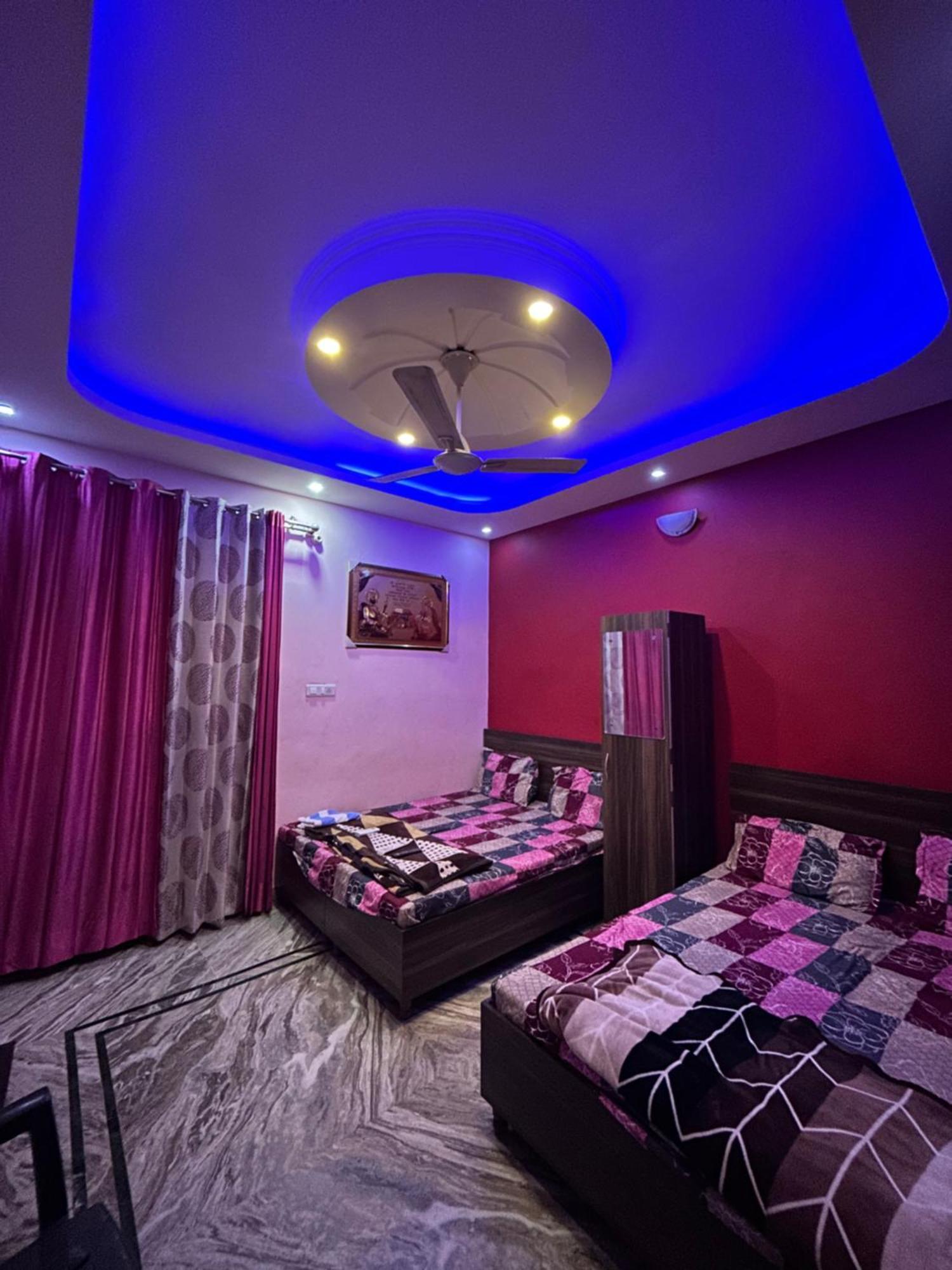 Bed & Breakfast S4 Home Stay Hotel - Five Mint Walk From Golden Temple Amritsar