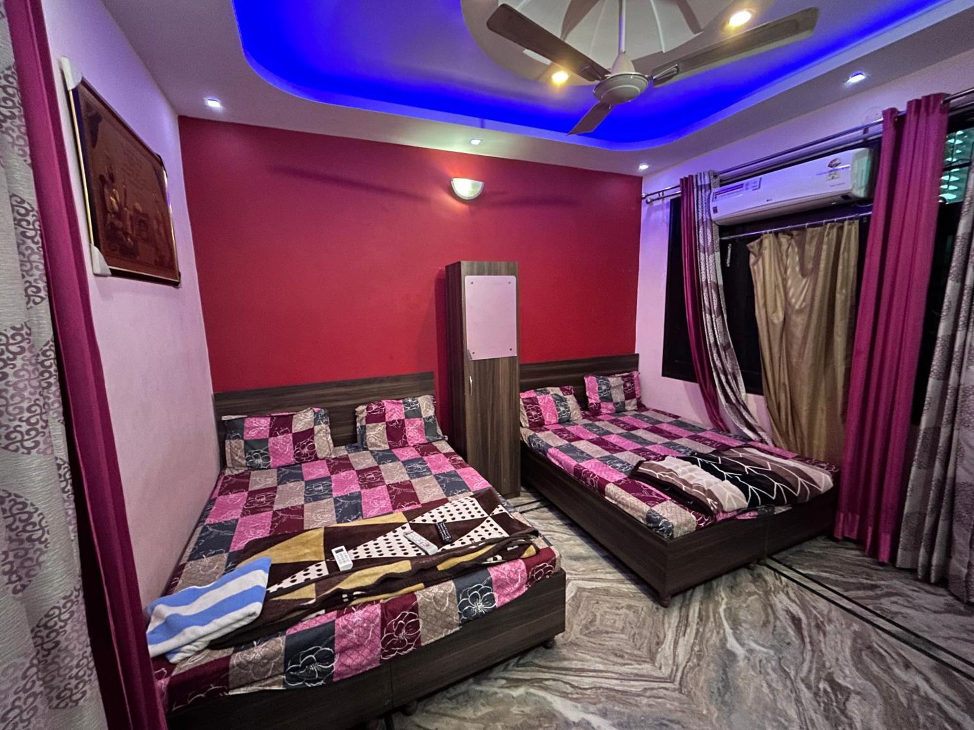 Bed & Breakfast S4 Home Stay Hotel - Five Mint Walk From Golden Temple 3*