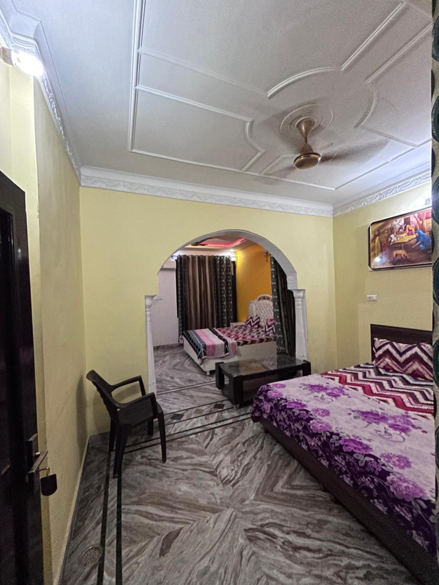 Bed & Breakfast S4 Home Stay Hotel - Five Mint Walk From Golden Temple Amritsar