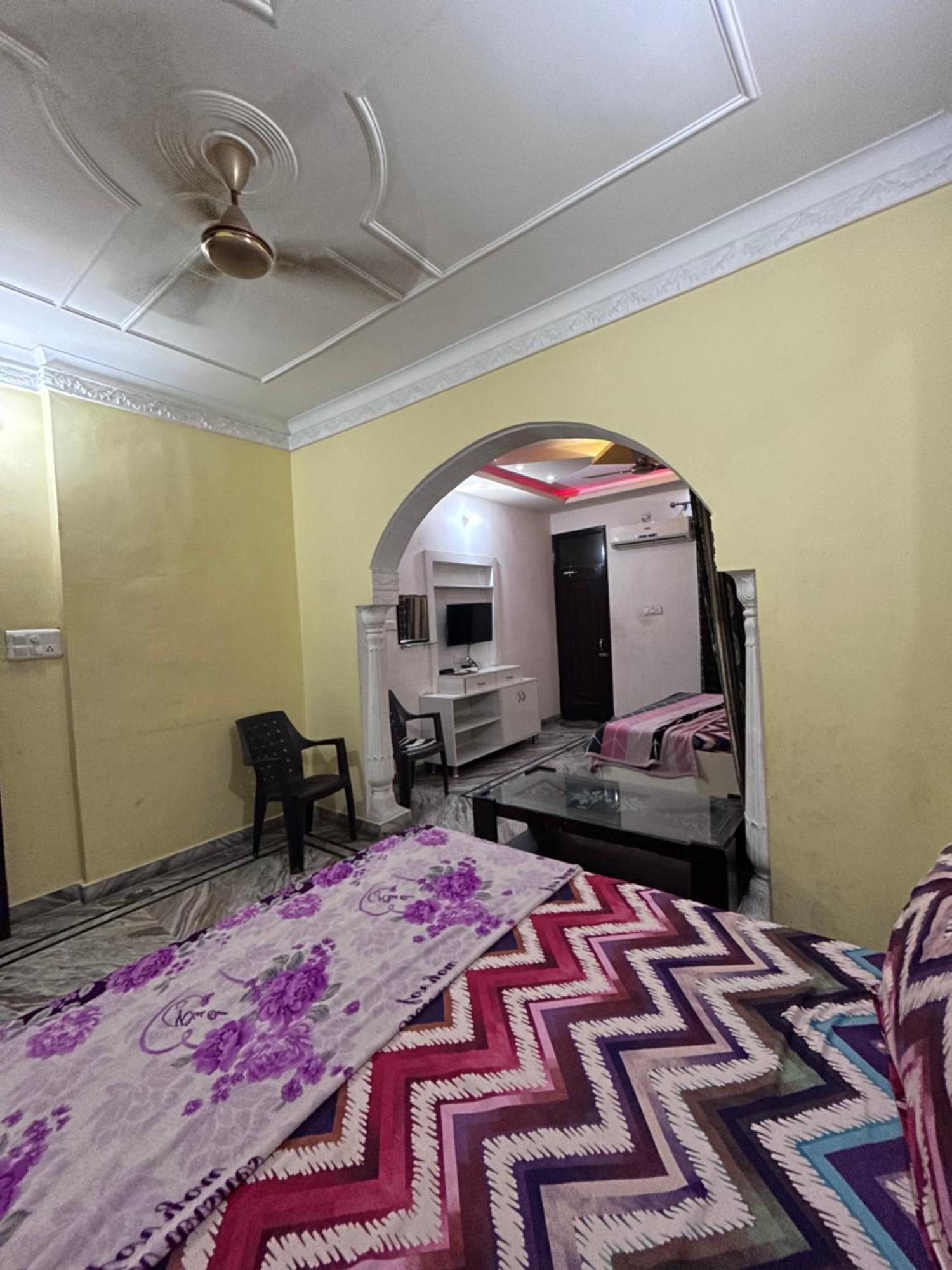 Bed & Breakfast S4 Home Stay Hotel - Five Mint Walk From Golden Temple Amritsar