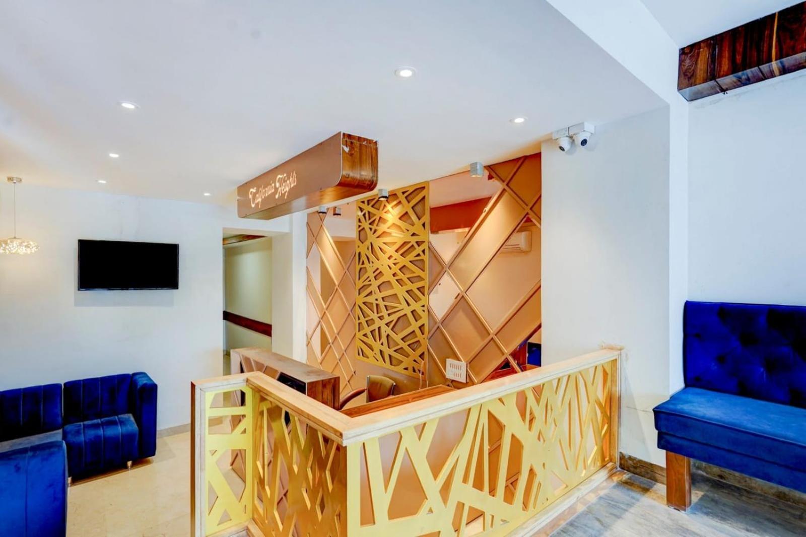 Hotel California Heights 3*
