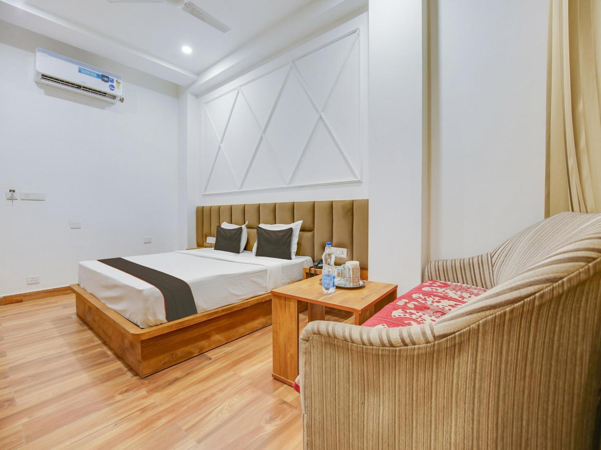Collection O Amar Hotel
