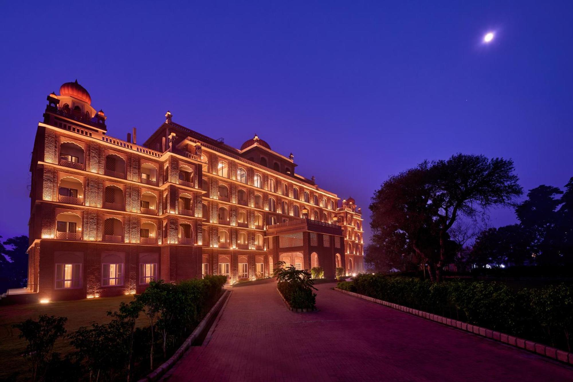 Sarovar Premiere Hotel 5*