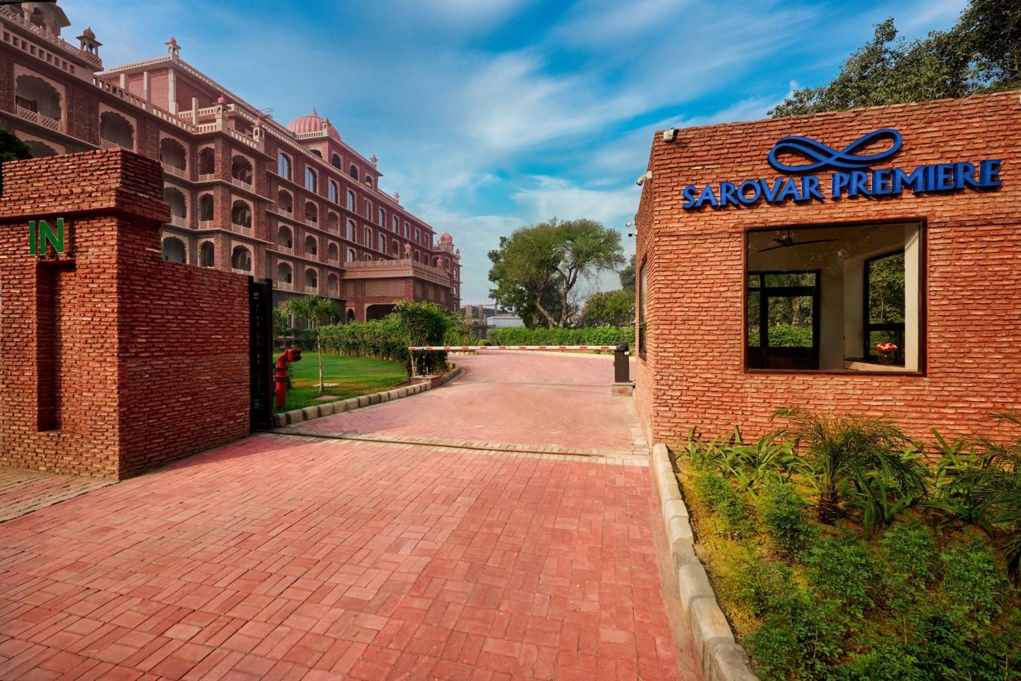 Hotel Sarovar Premiere