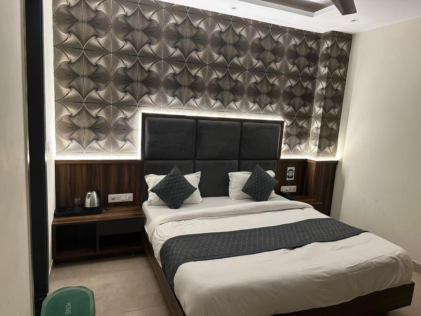 Hotel Taj Castle By Io