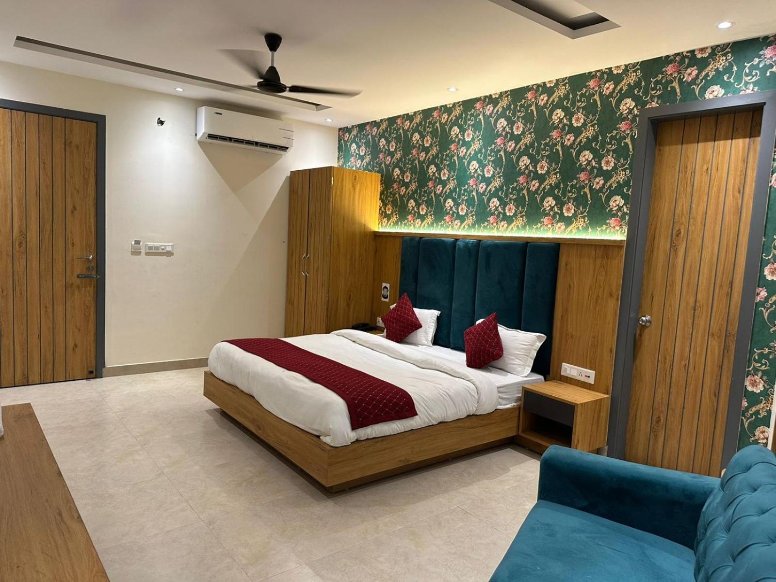 Hotel Taj Castle By Io *