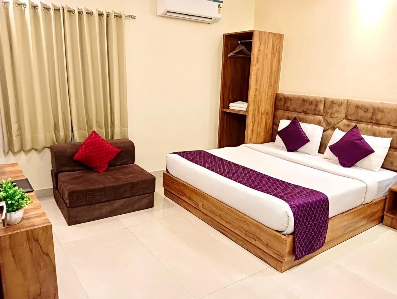 Hampton - 200 Mt From Golden Temple Hotel 3*