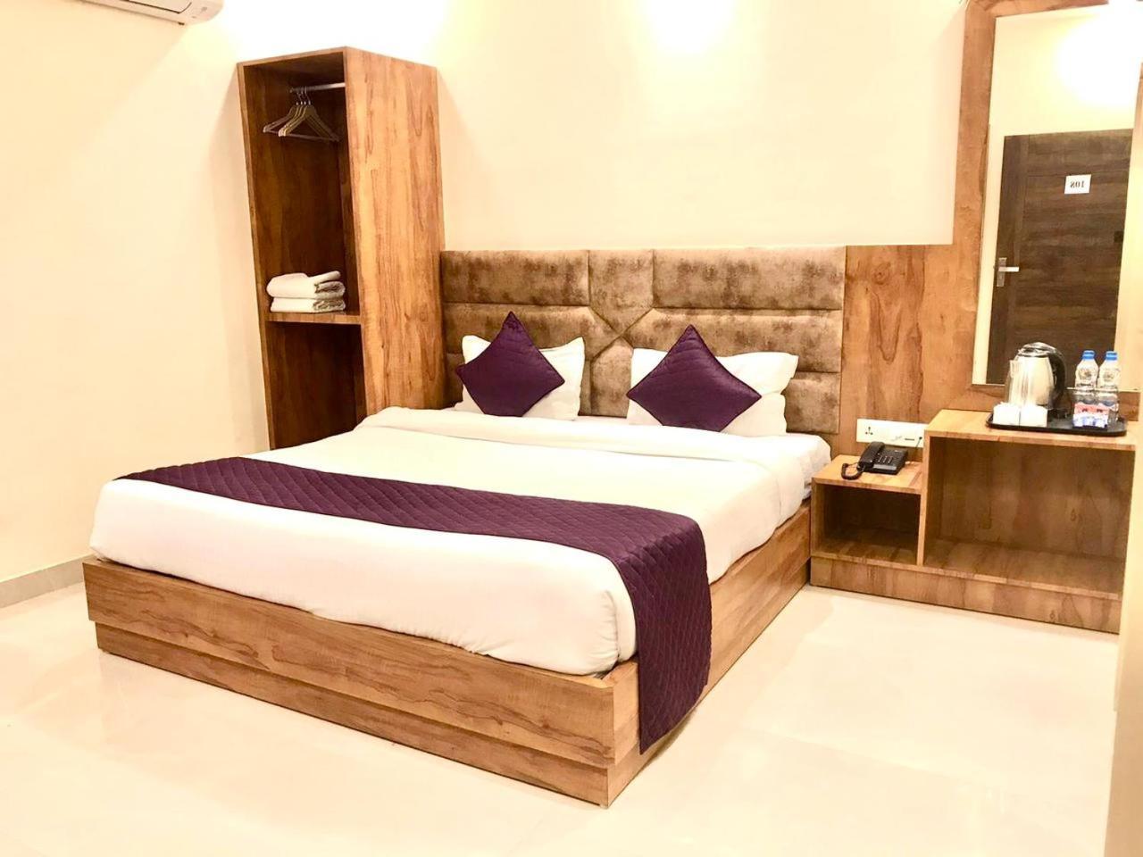 Hotel Hampton - 200 Mt From Golden Temple 3*