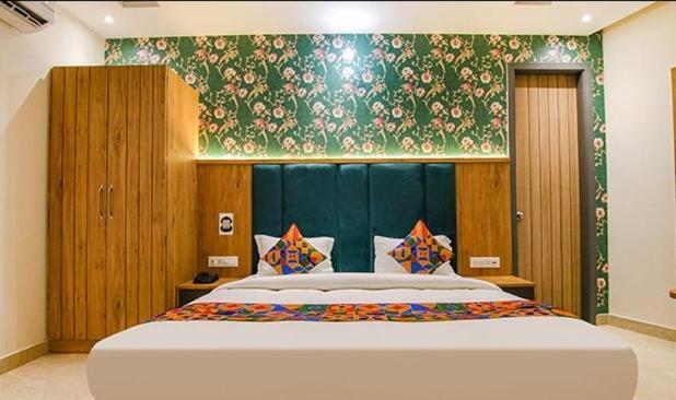 Hotel Taj Castle By Io