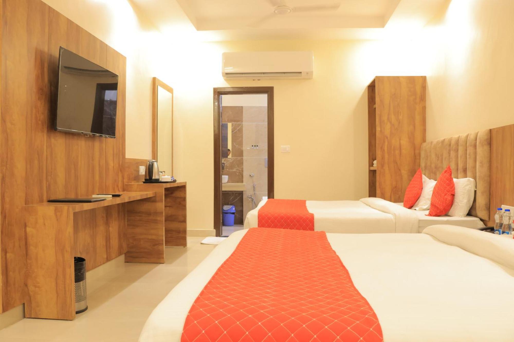 Hampton - 200 Mt From Golden Temple Hotel 3*