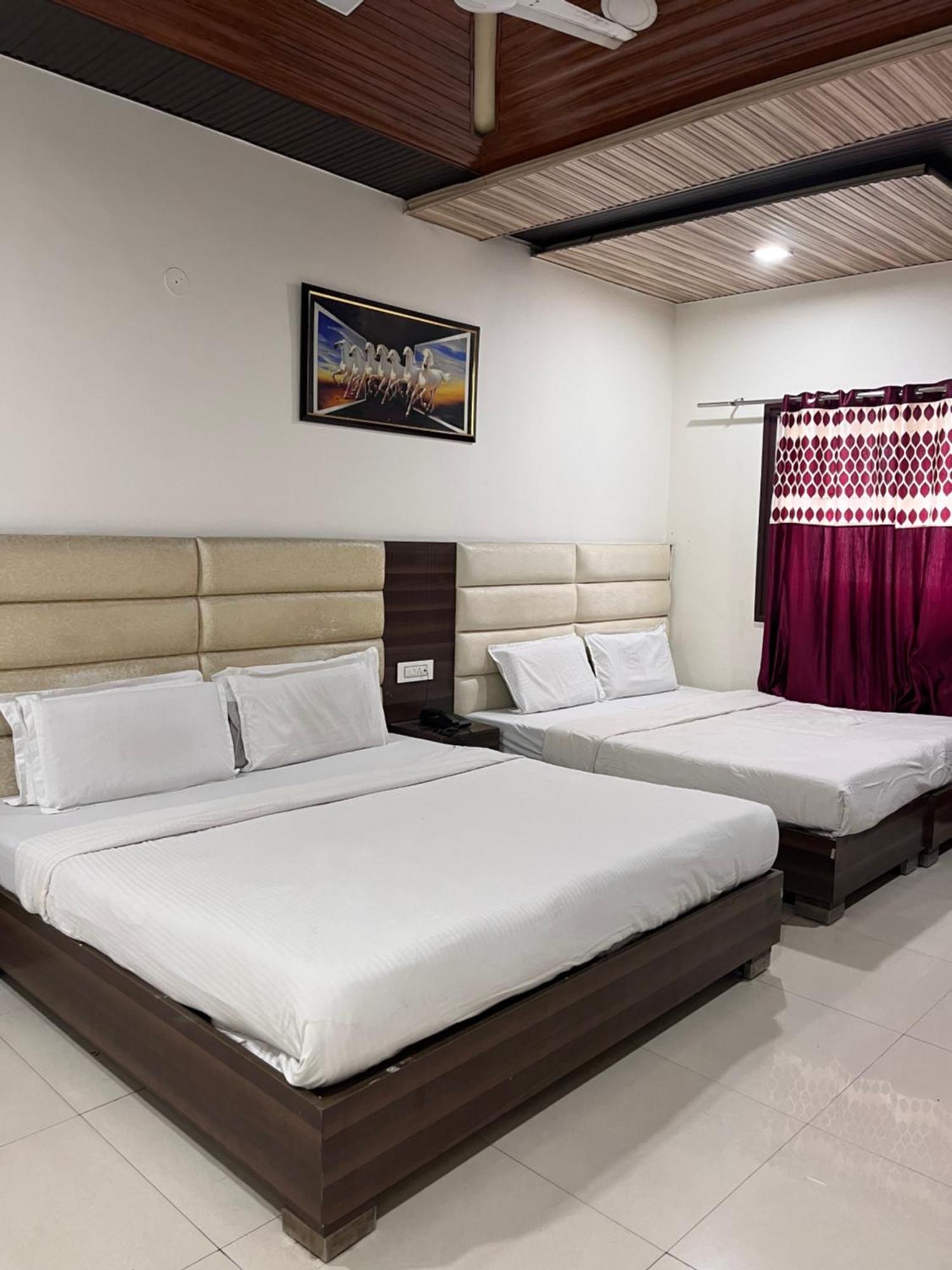 Hotel Star Metro In 3*