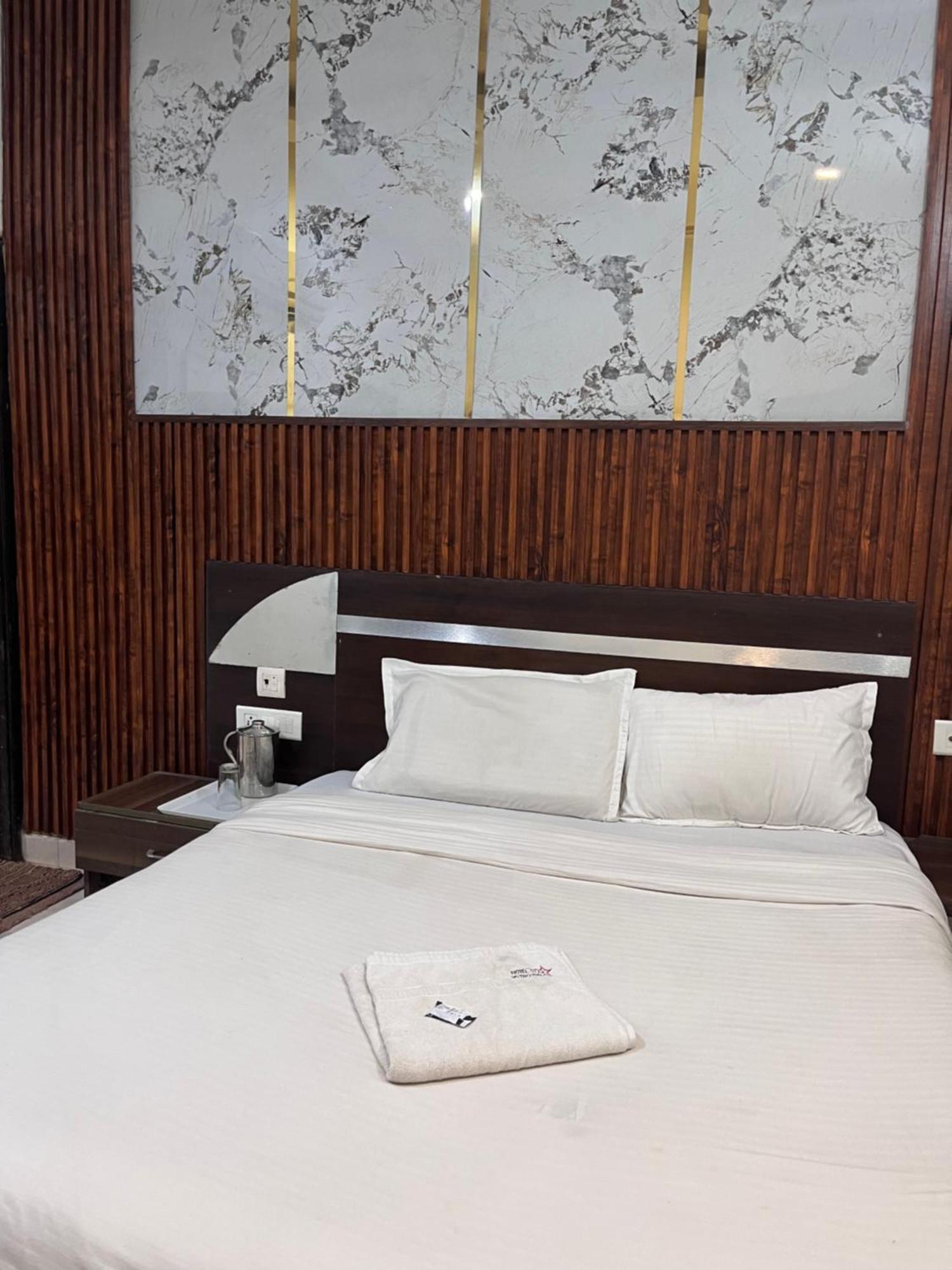 Hotel Star Metro In 3*