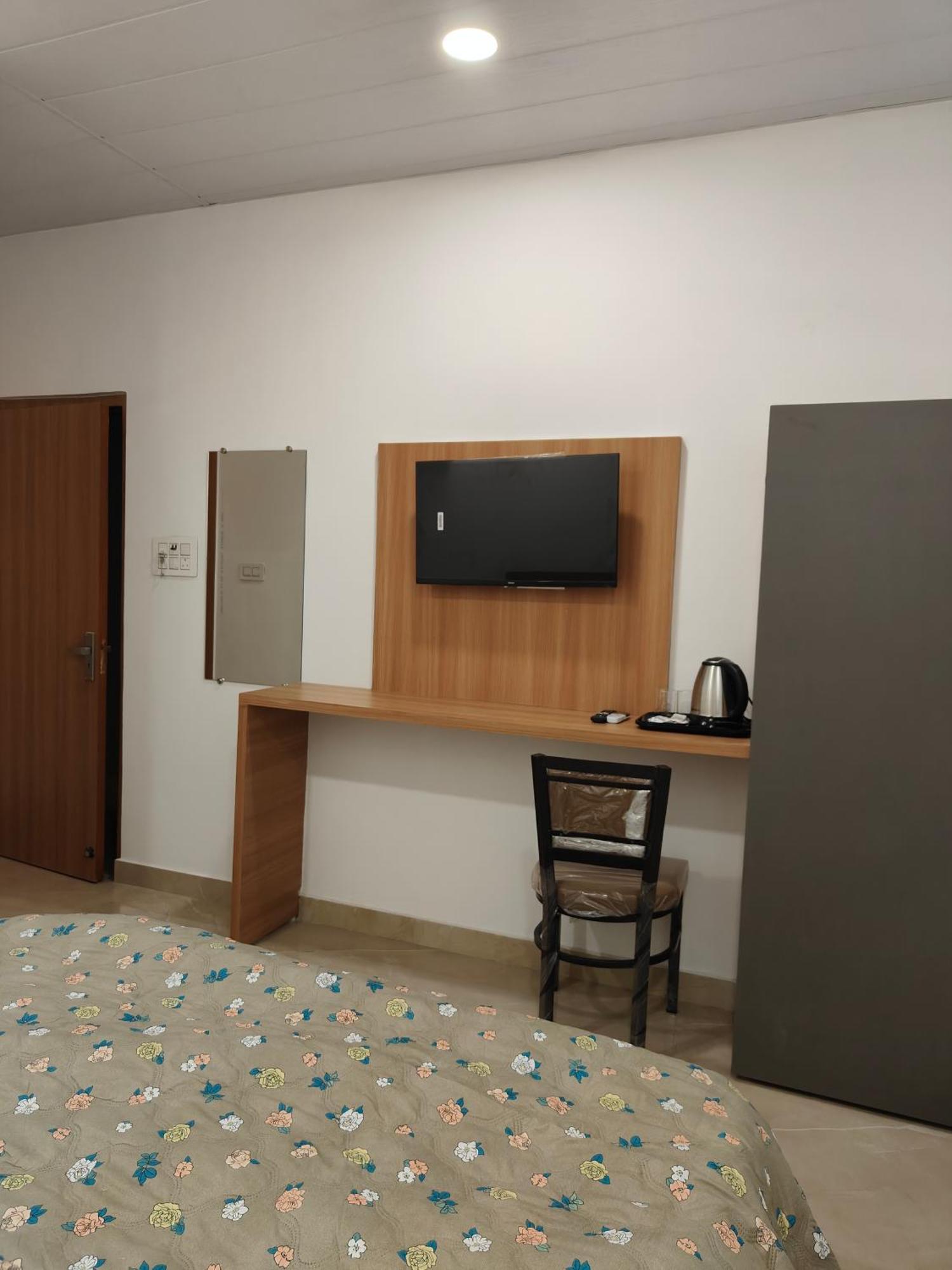 Golden Oak- 5 Min Walk From Golden Temple 2*