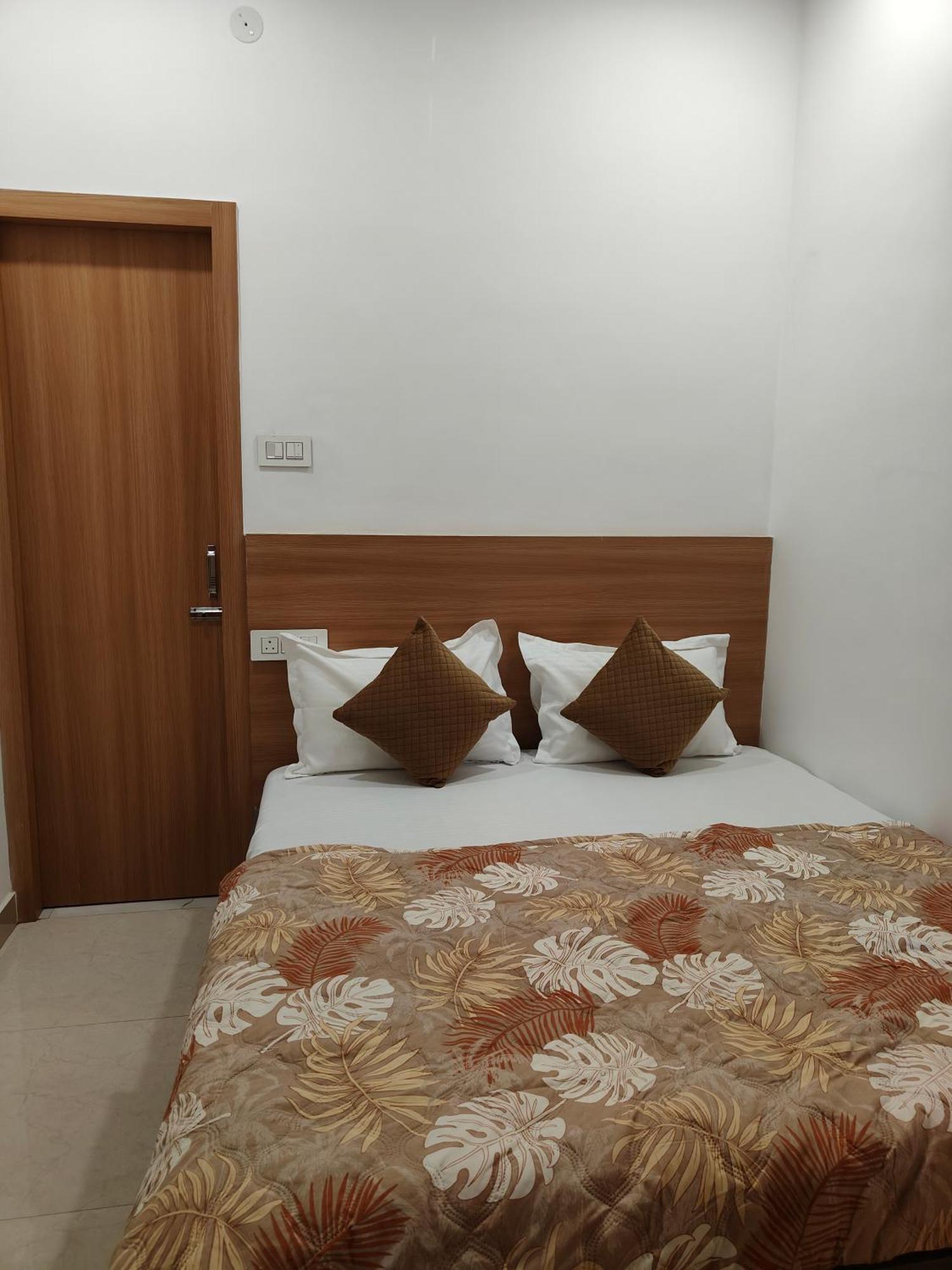 Golden Oak- 5 Min Walk From Golden Temple Hotel 2*