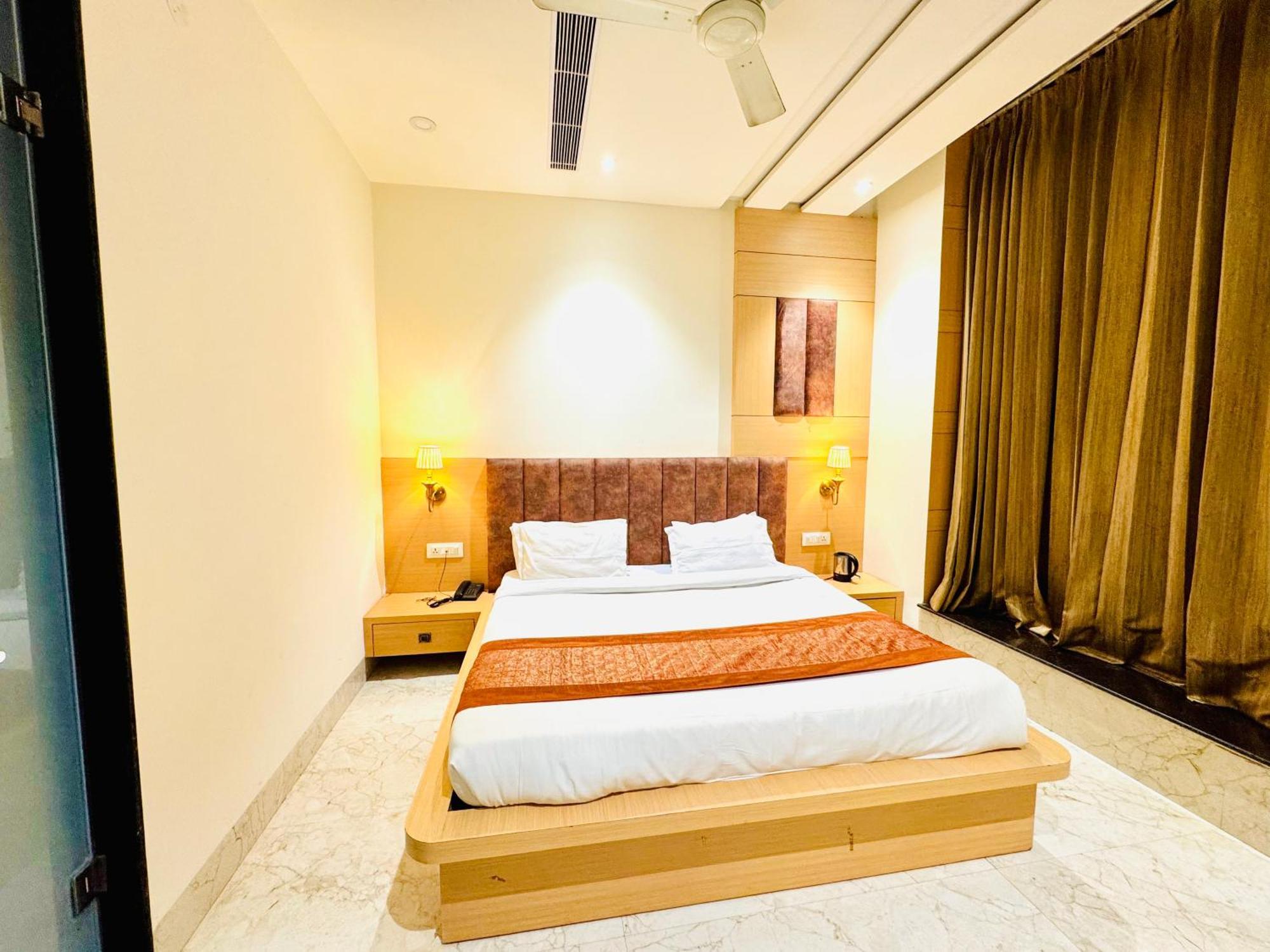 Sehdev Residency Hotel 3*