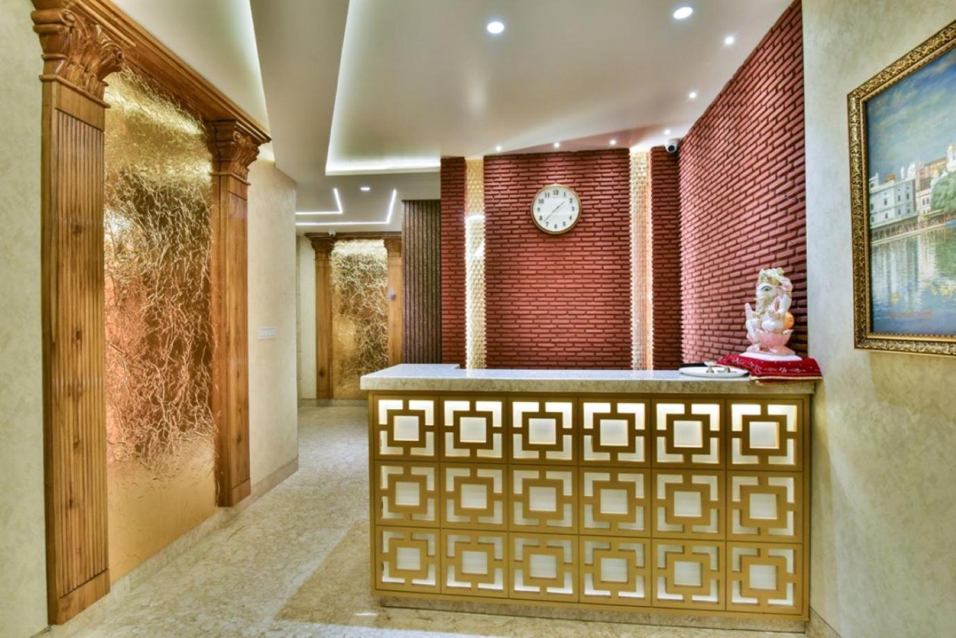 Rv Golden 50 Mtr From Golden Temple Hotel 3*