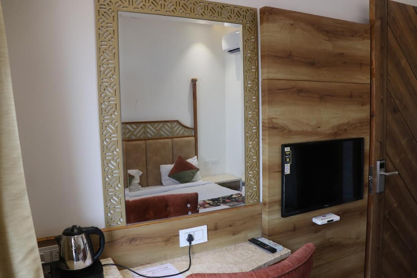 Hotel Rv Golden 50 Mtr From Golden Temple Amritsar
