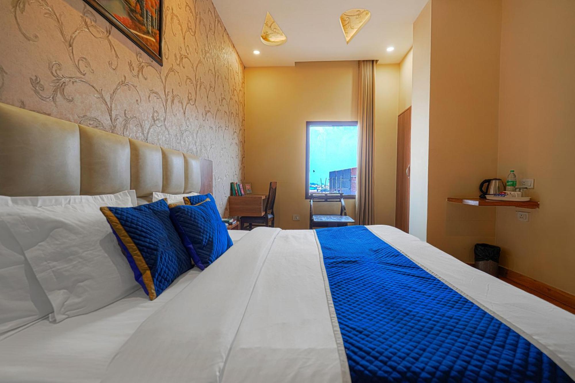 Hotel Sallow Grand