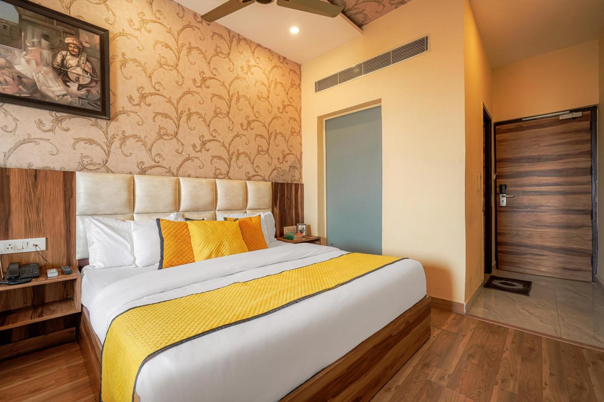 Hotel Sallow Grand