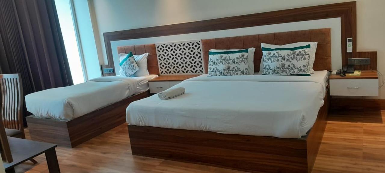 Hotel White House 350 Mtr From Golden Temple