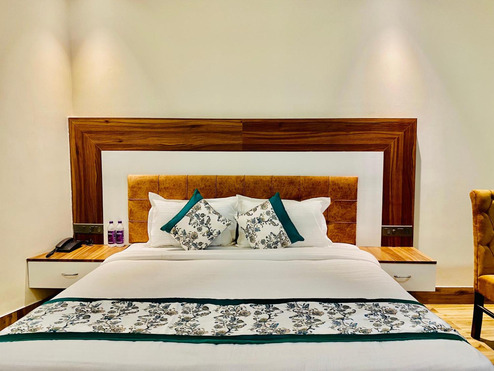 Hotel White House 350 Mtr From Golden Temple Amritsar