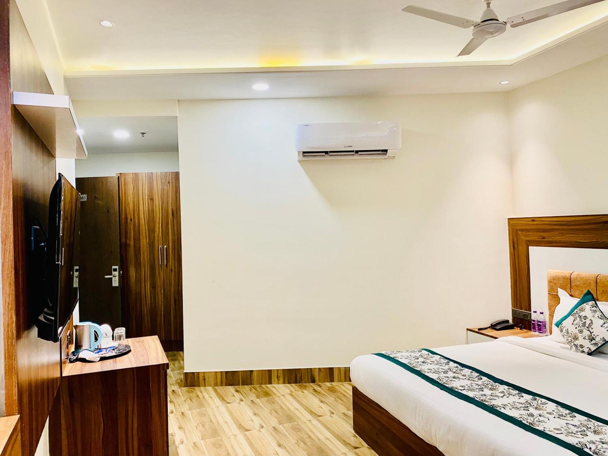 Hotel White House 350 Mtr From Golden Temple 4*
