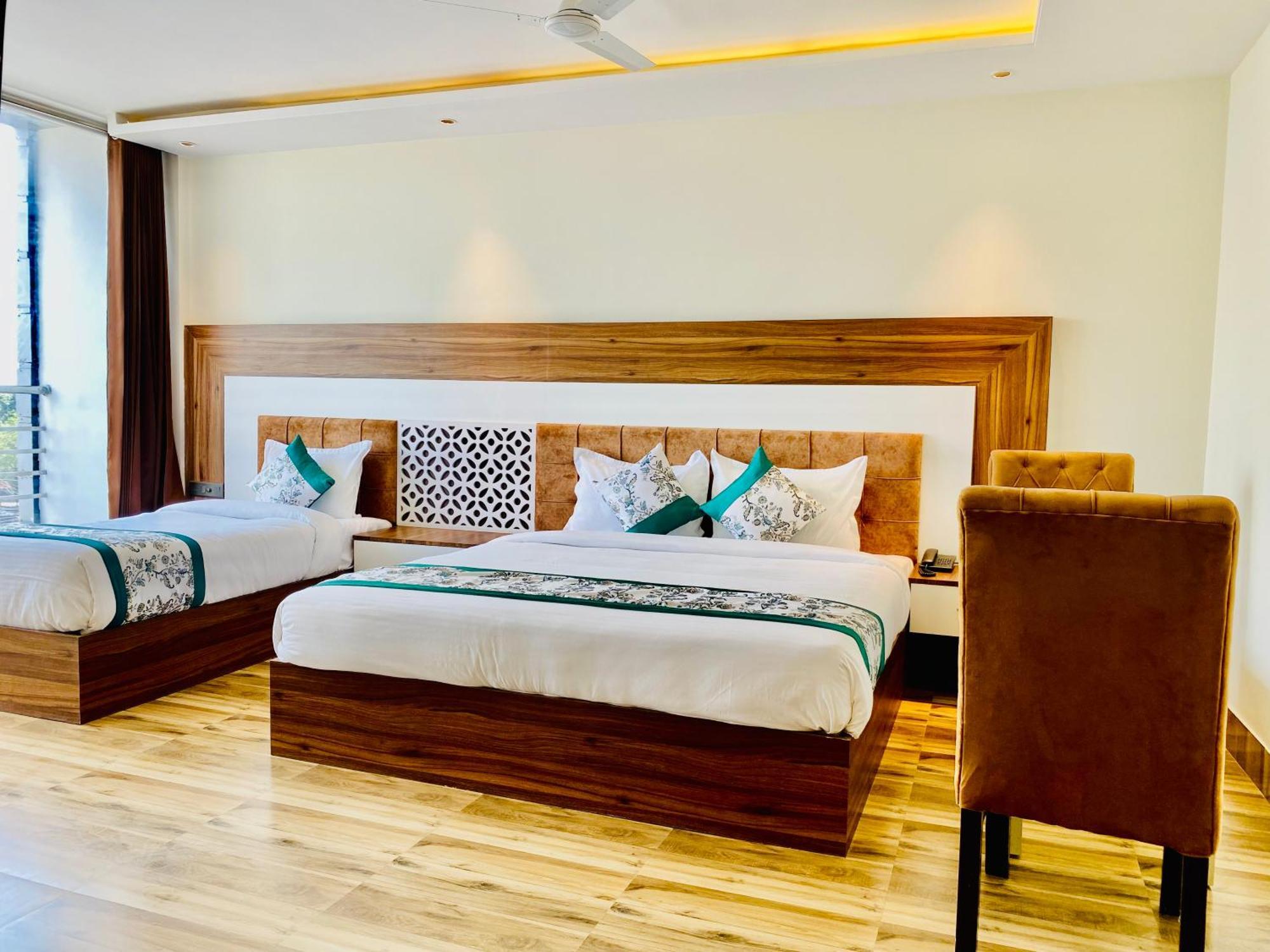 White House 350 Mtr From Golden Temple Hotel 4*