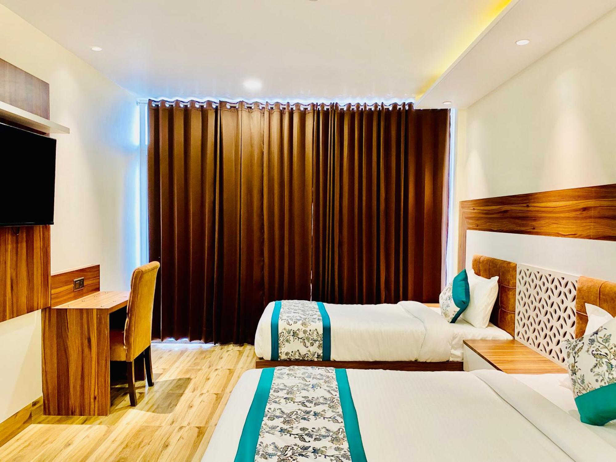 Hotel White House 350 Mtr From Golden Temple Amritsar