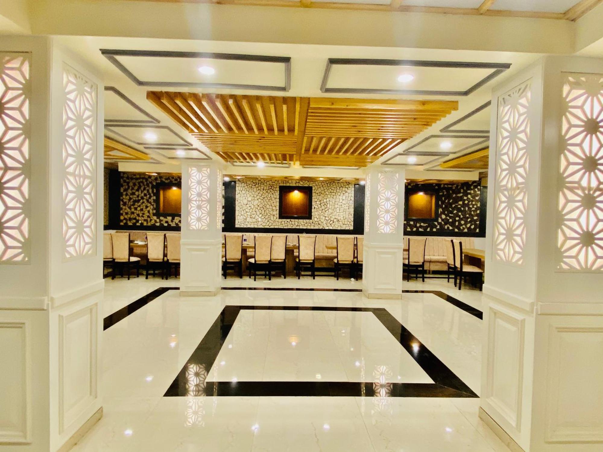 White House 350 Mtr From Golden Temple Hotel