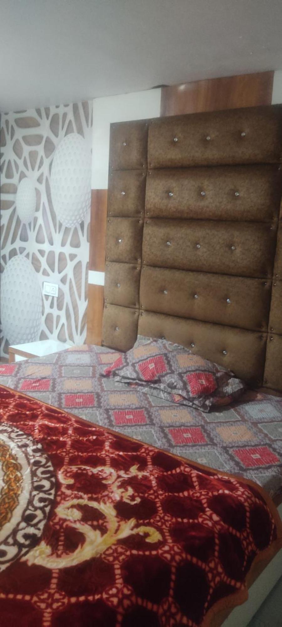 Love hotel Mishra Residency *