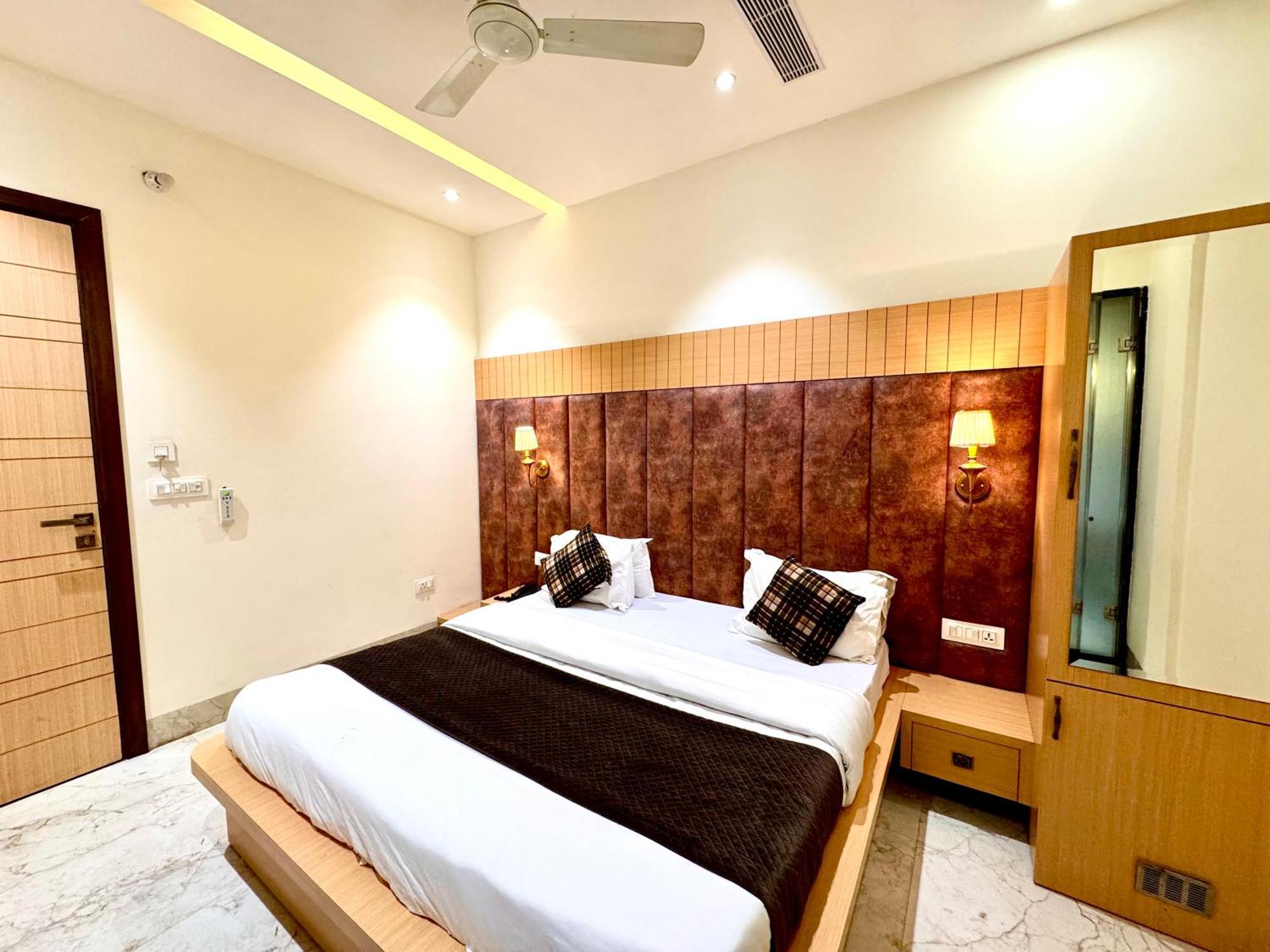 Sehdev Residency 3*