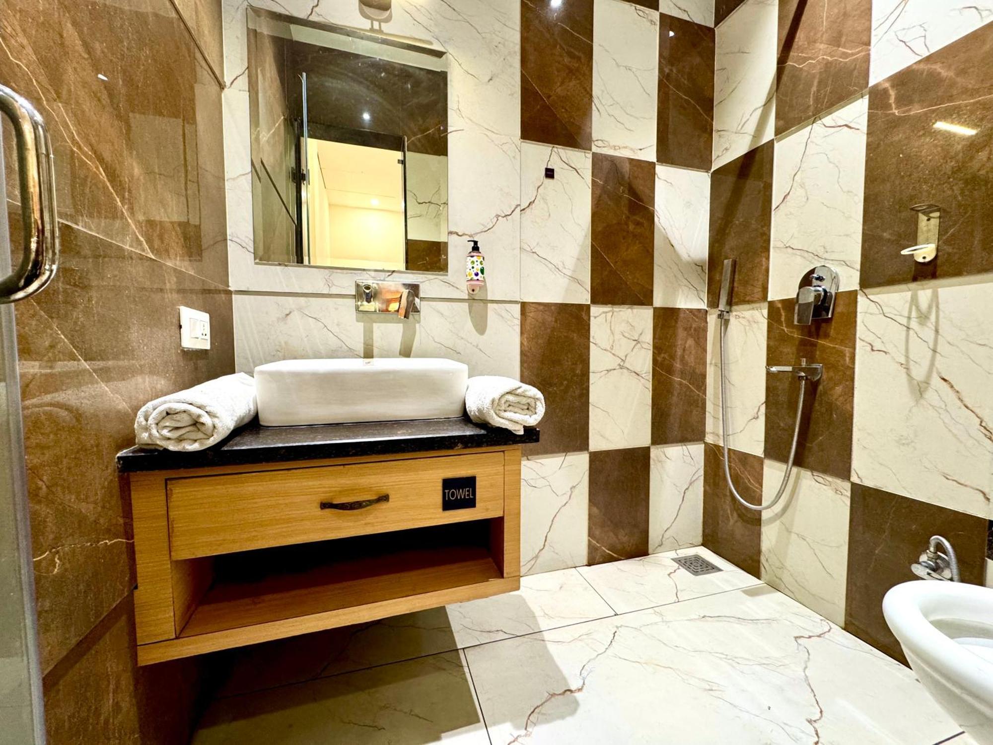 Hotel Sehdev Residency