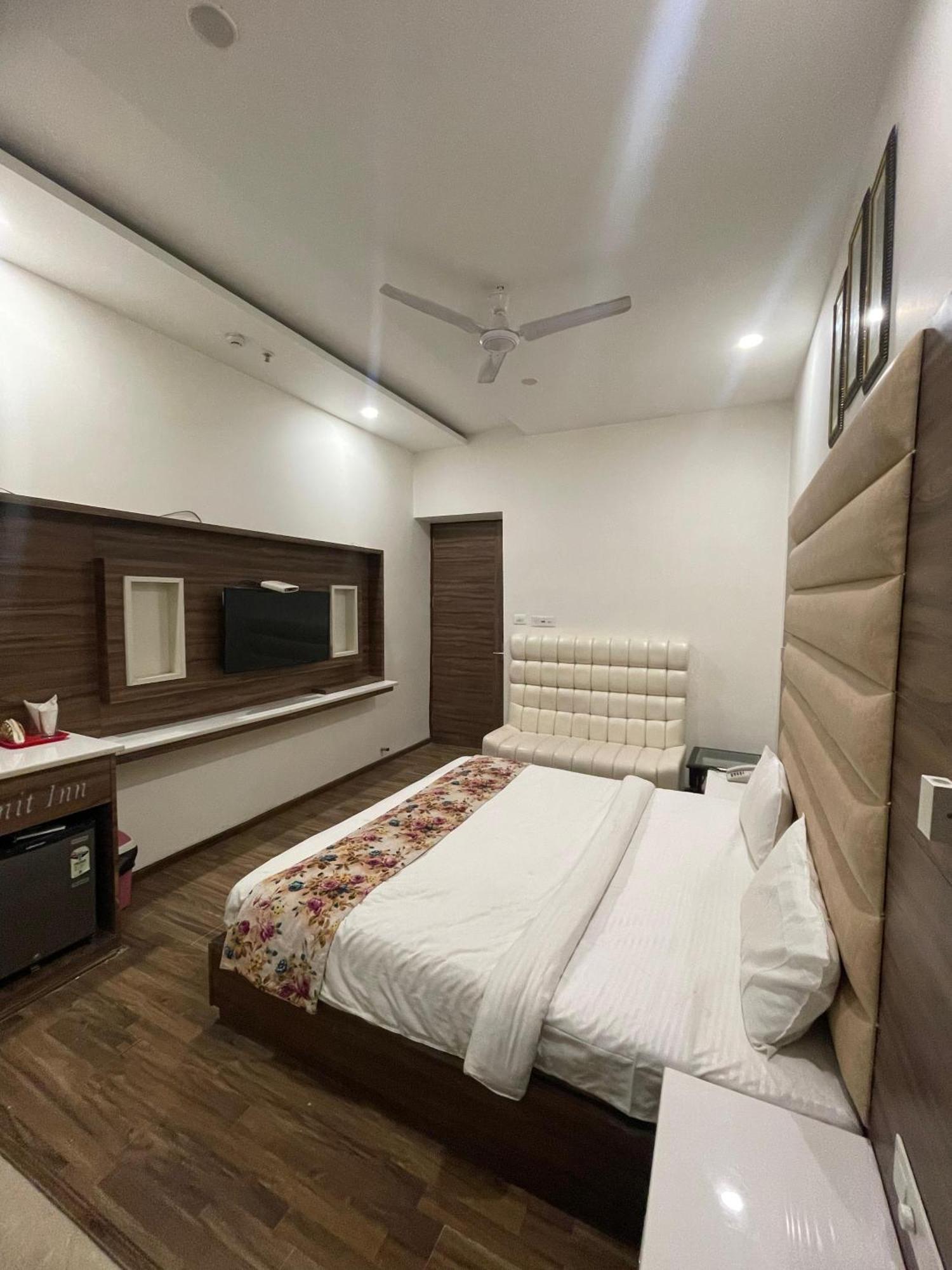 Yonit Hotel