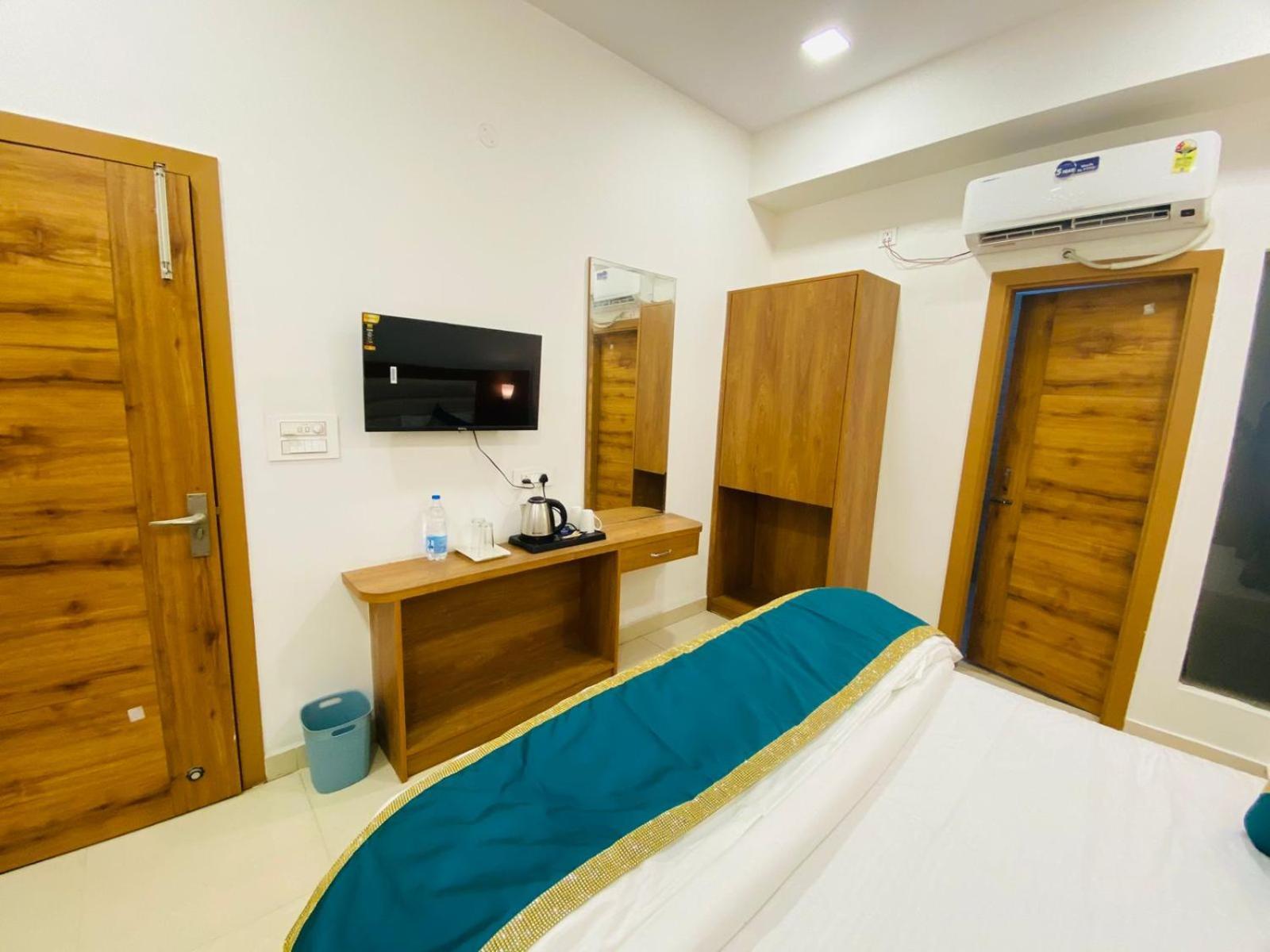 Hotel Ry Luxuries Amritsar
