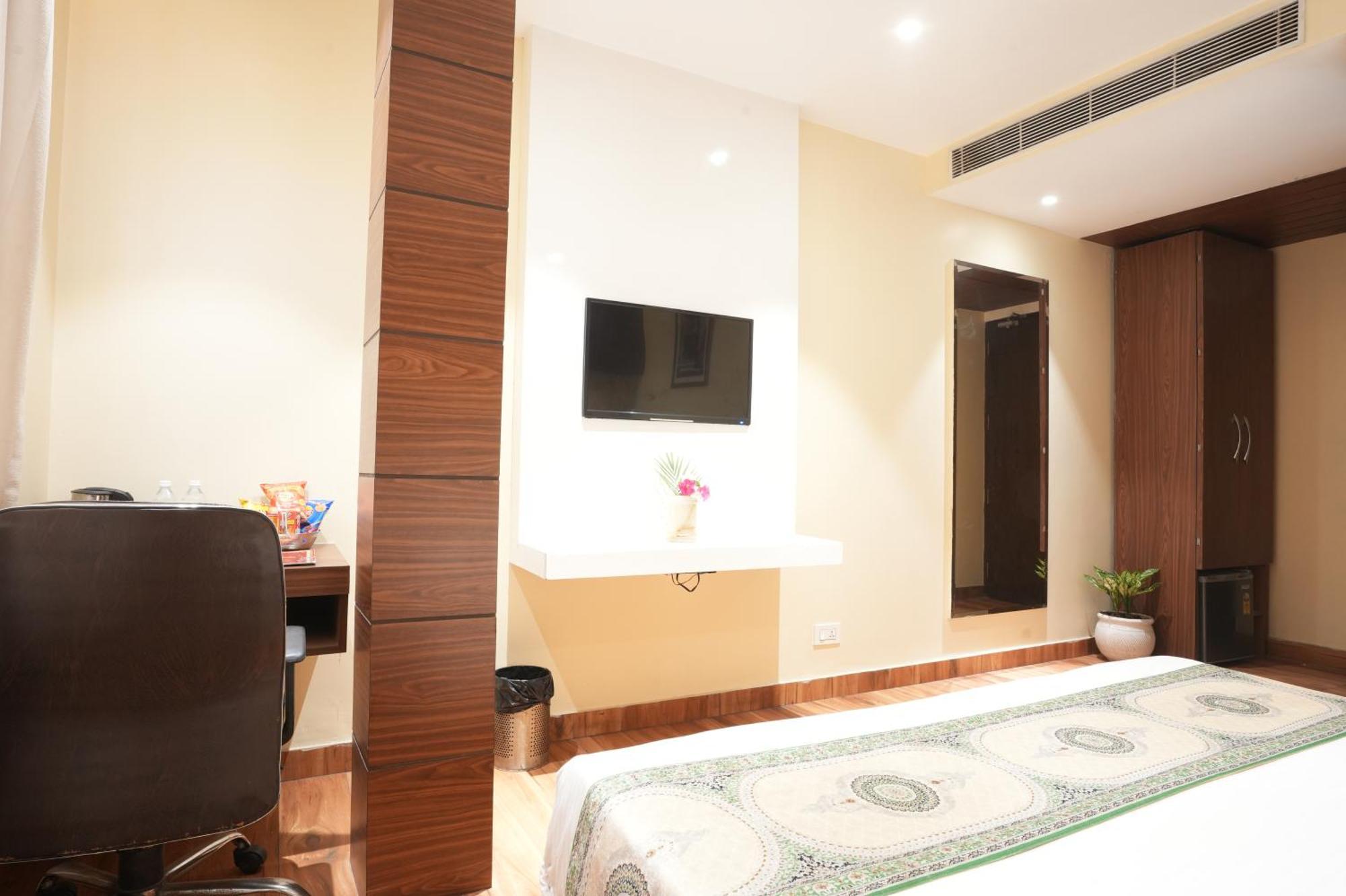 Stamps Golden Lagoon By Eight Continents - Opposite To Golden Temple Hotel 3*