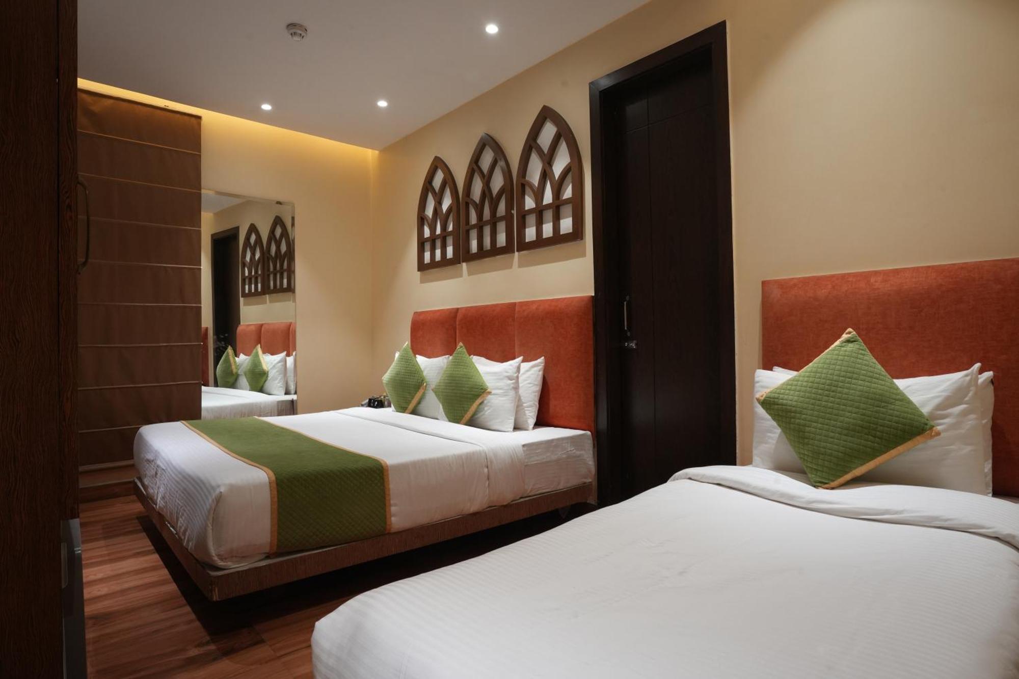 Hotel Stamps Golden Lagoon By Eight Continents - Opposite To Golden Temple 3*