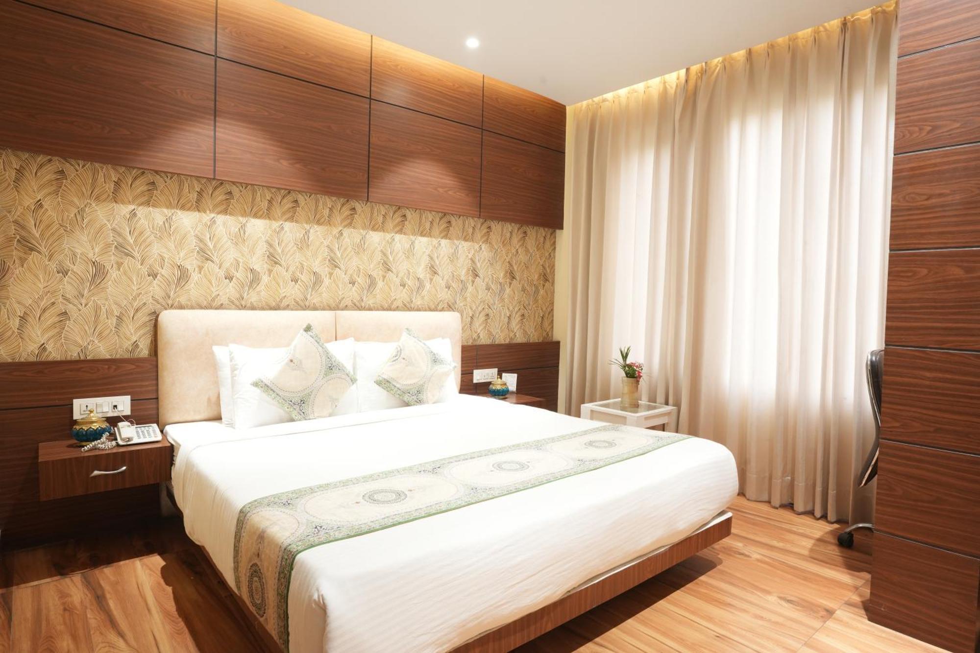Stamps Golden Lagoon By Eight Continents - Opposite To Golden Temple Hotel Amritsar