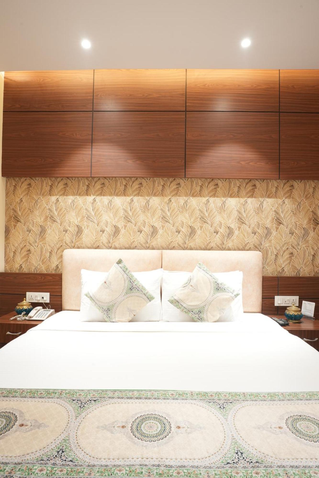 Stamps Golden Lagoon By Eight Continents - Opposite To Golden Temple Hotel 3*