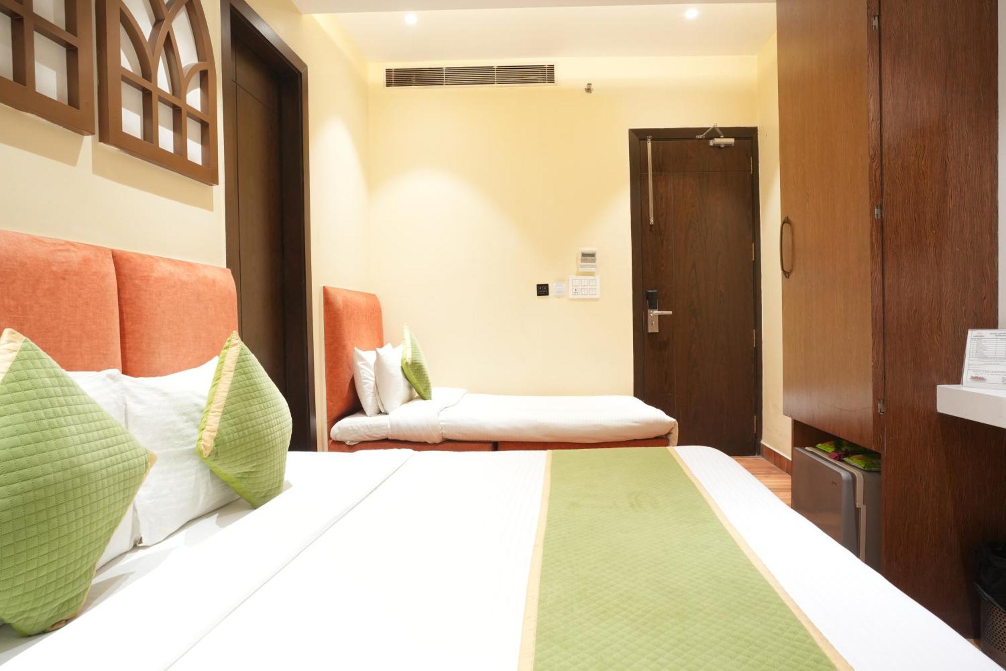 Hotel Stamps Golden Lagoon By Eight Continents - Opposite To Golden Temple Amritsar